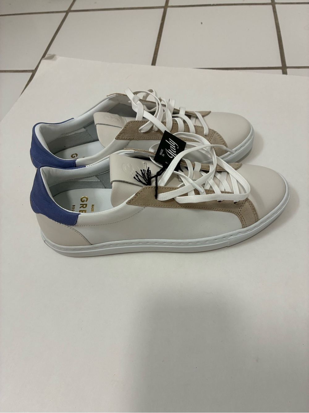 Greats Brooklyn Women Low-Top leather Sneakers in White, Beige & Blue Size 8.5